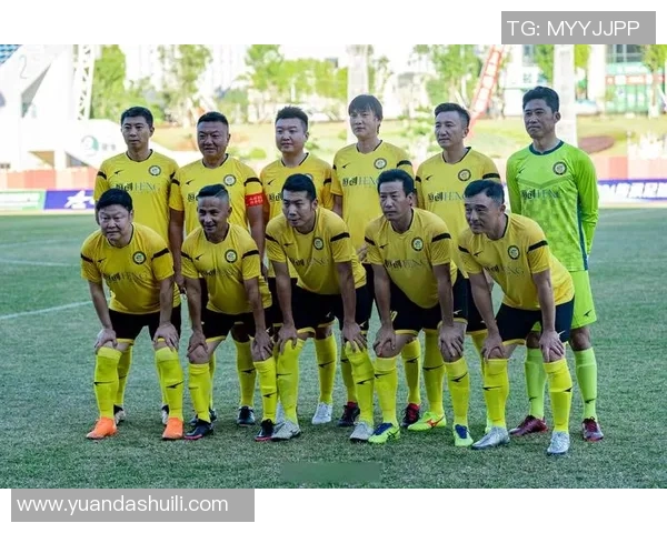 老头足球明星的黑白岁月回忆与传奇故事