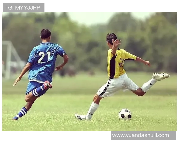 足球明星成长之路精彩瞬间全景展示与回顾 足球明星成长之路精彩瞬间全景展示与回顾