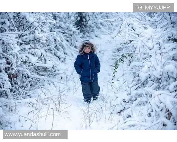 足球明星在雪地中的精彩瞬间合集让你感受冬季运动的魅力与激情