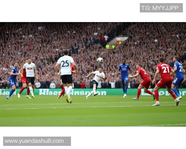 身披21号的足球明星在绿茵场上的传奇故事与辉煌成就