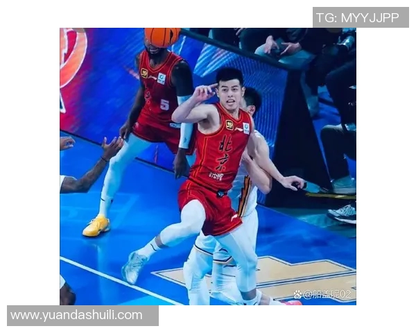 方硕的篮球之路：从青涩新星到球队核心的成长历程与奋斗故事