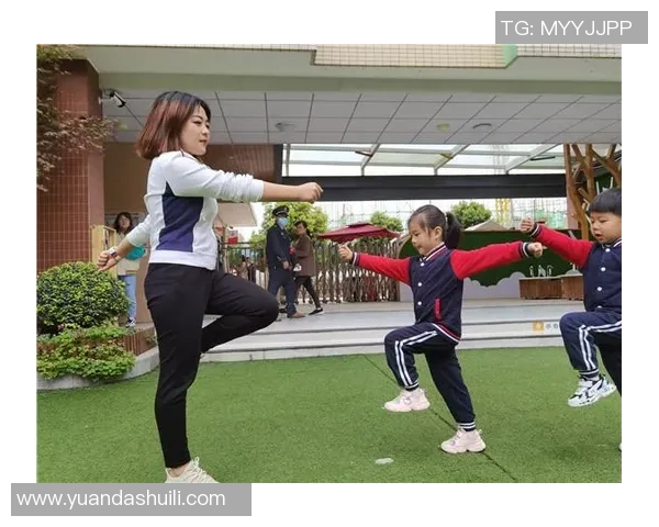 幼儿园哑铃操视频教学让孩子们快乐锻炼增强体质提升协调能力